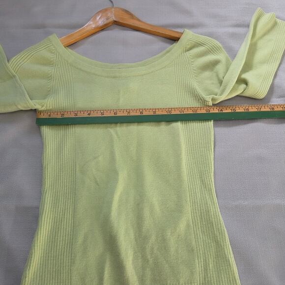 Takeout Light green 3/4 Sleeve Top Woman's Size Small - Picture 4 of 7